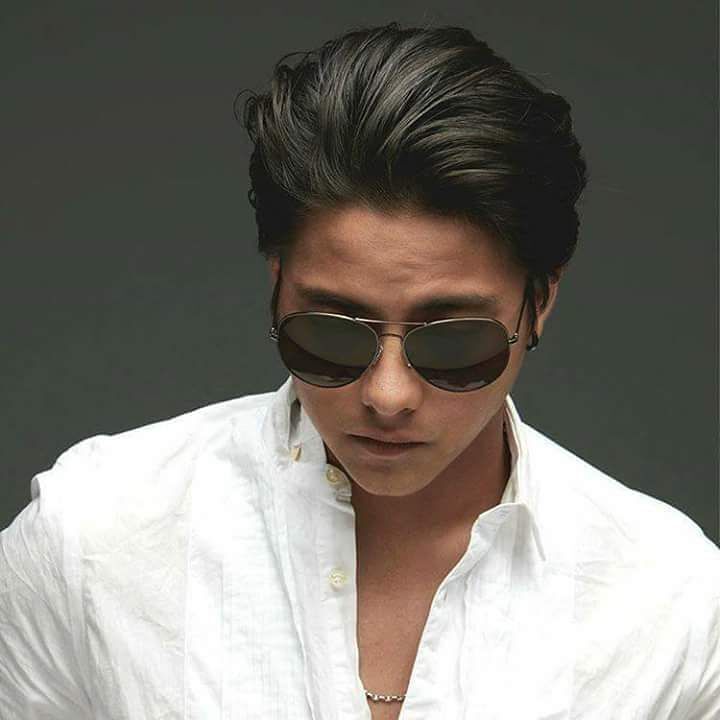 Filipino celebrity Daniel Padilla in aviators