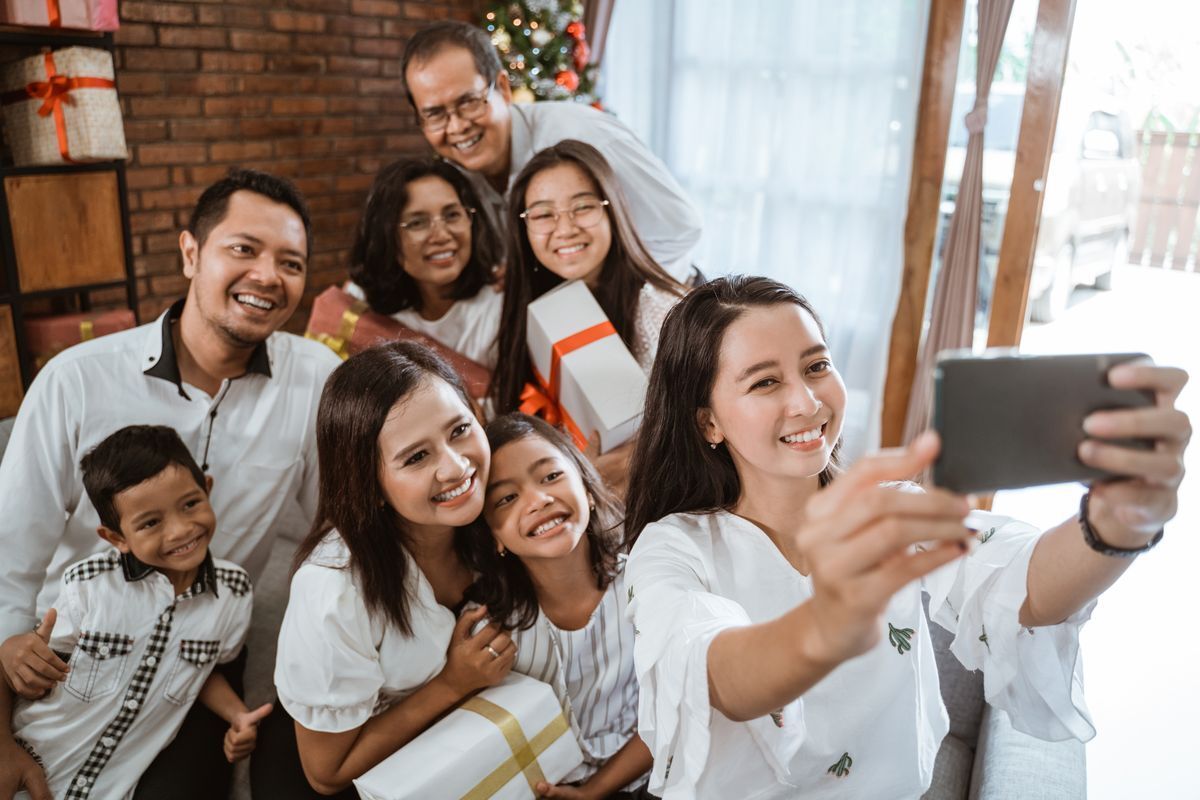 How to Look Good While Posing for Family Photos