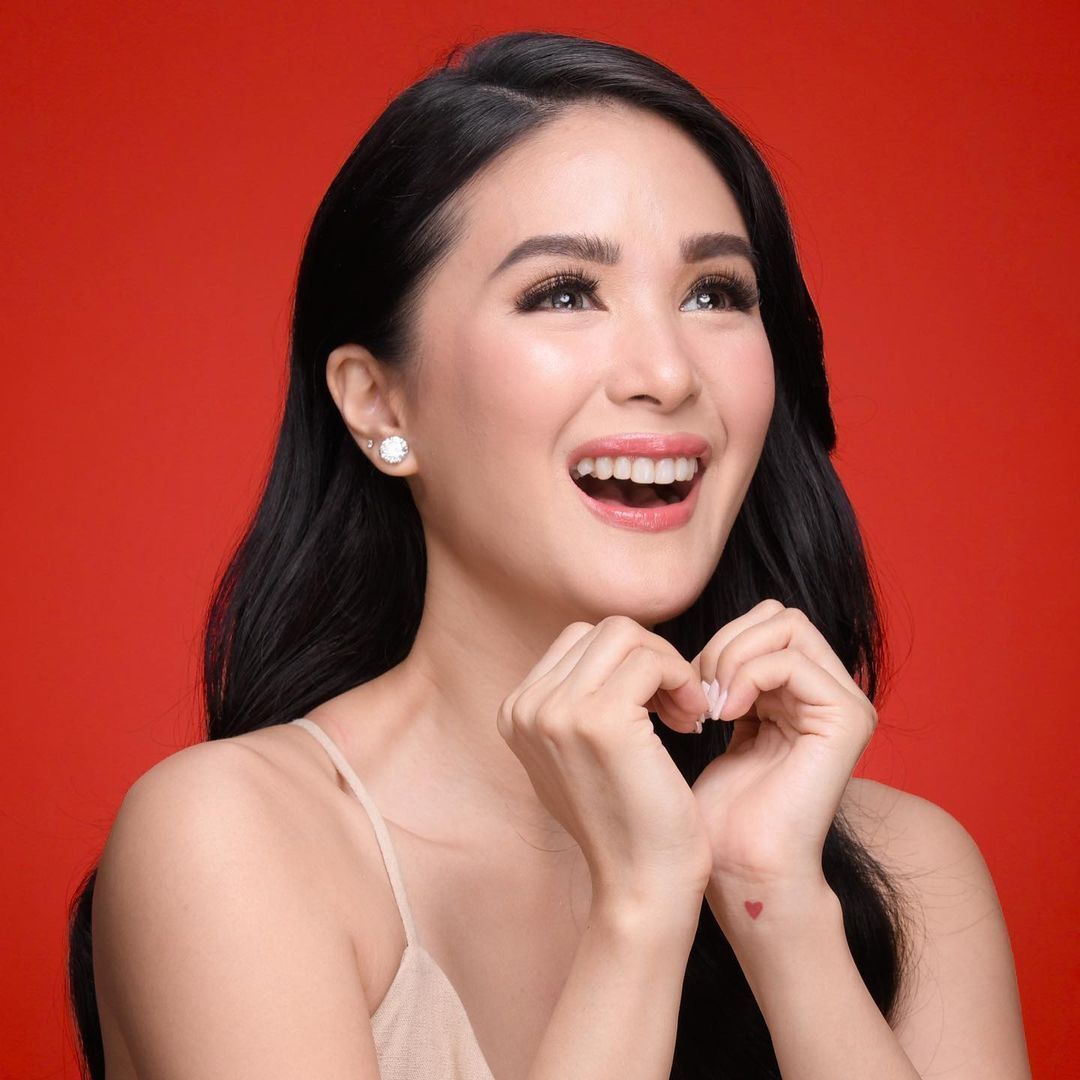 Heart Evangelista forming a heart shape in her hands.