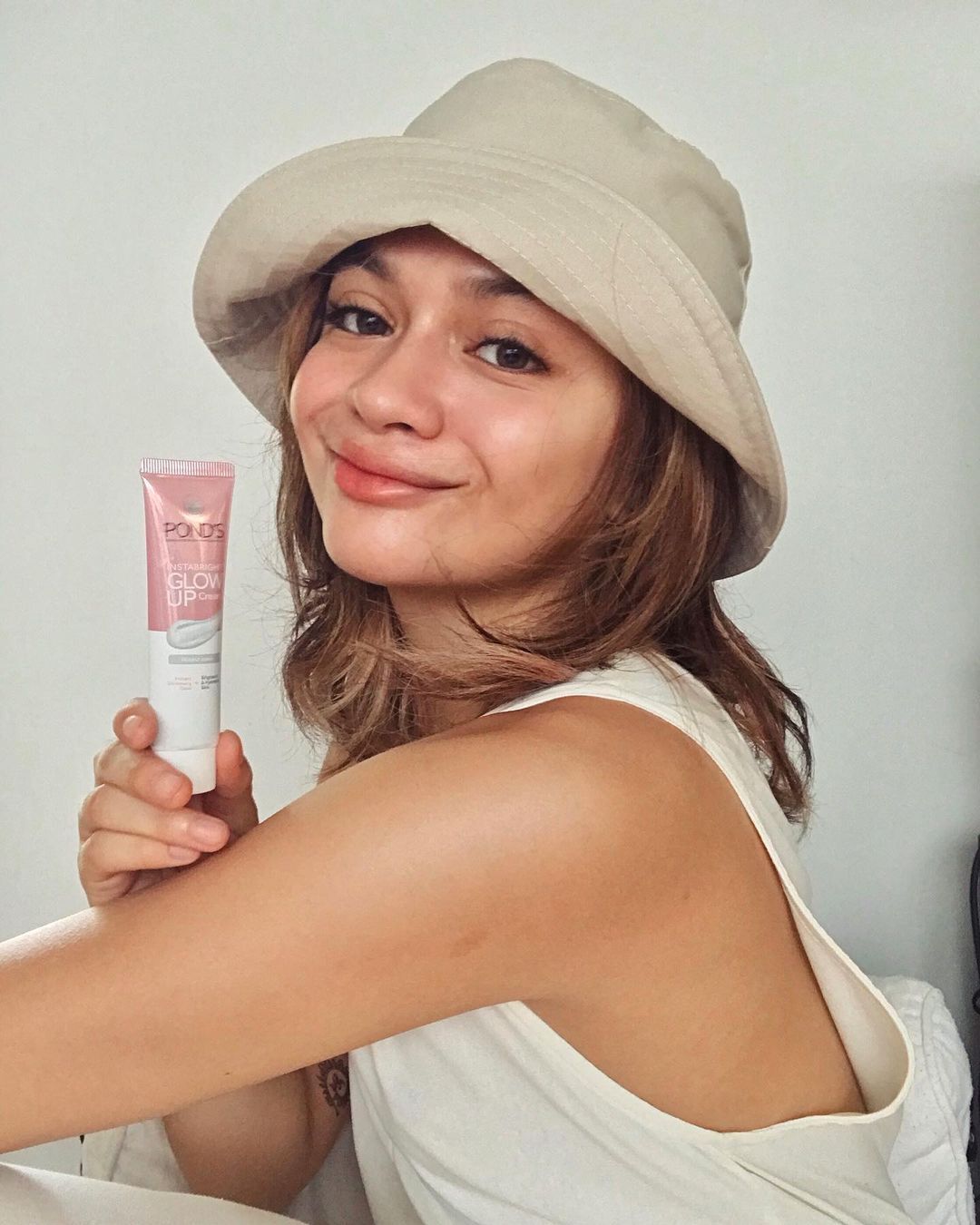 Boost your dewy skin routine with an illuminating primer.