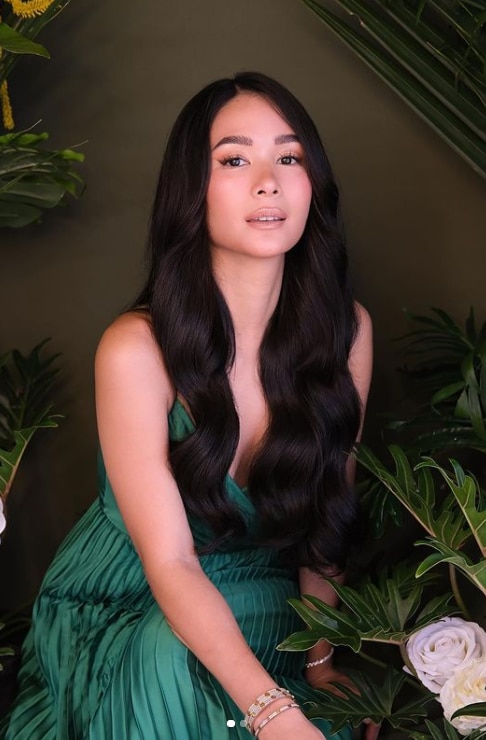 This natural beauty loves the organic ingredients of Cream Silk Rich Organic Powerfusion Ultra Conditioner. 