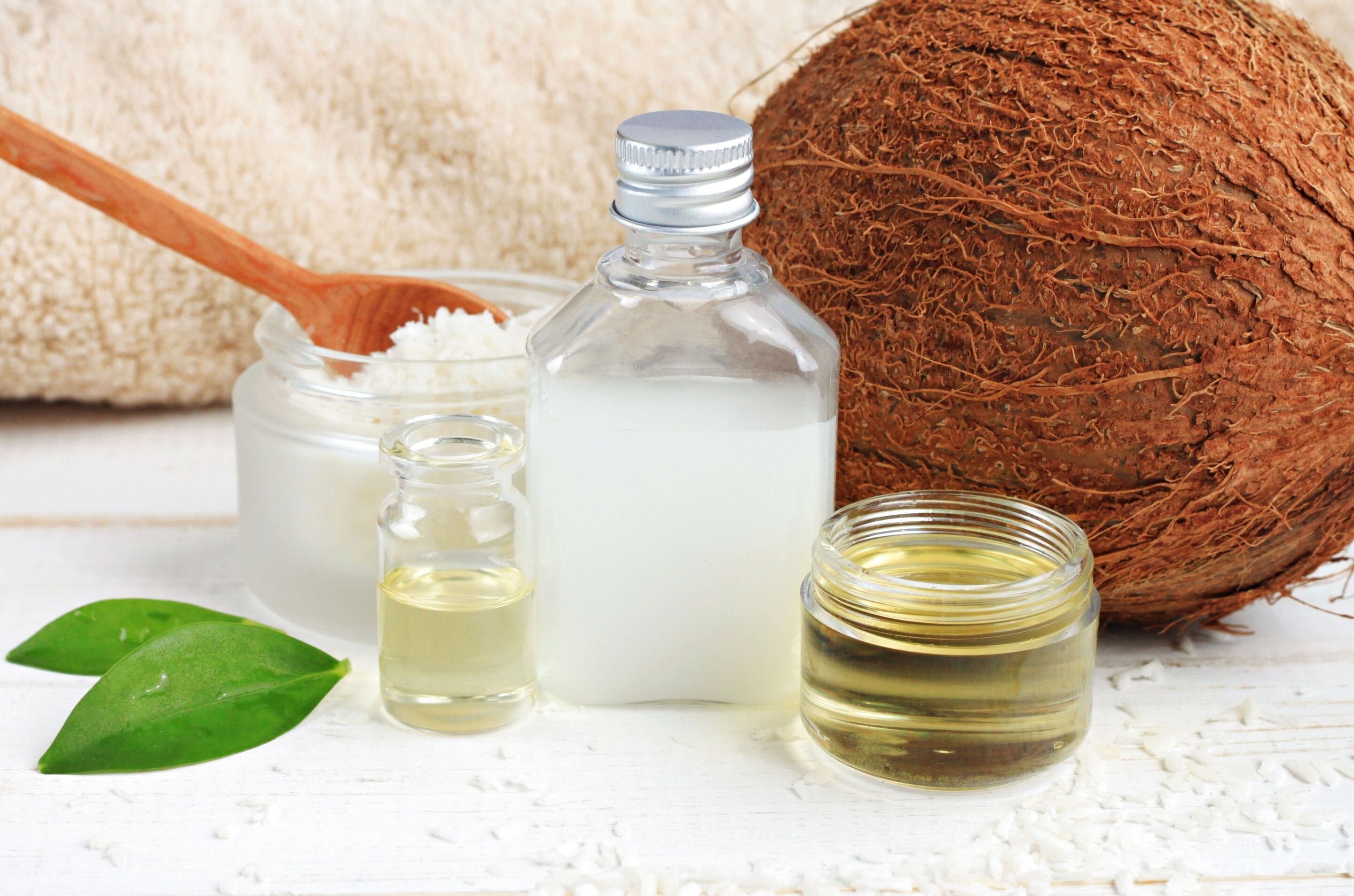Coconut oil for cosmetics