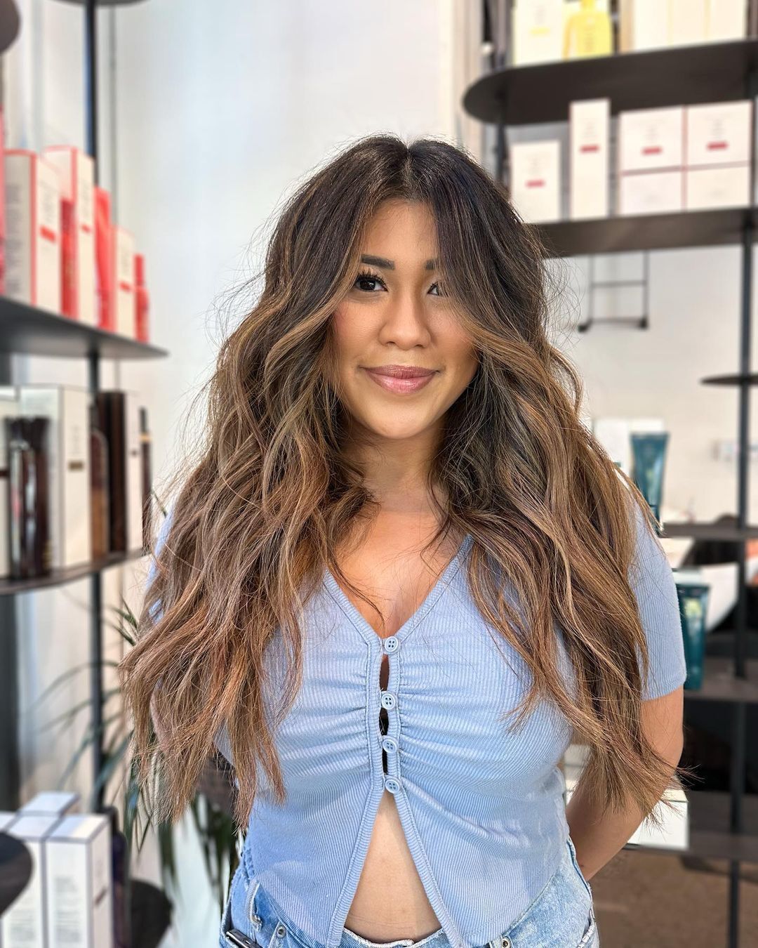 Woman with long caramel latte hair highlights.