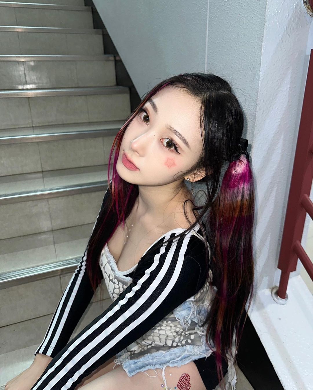 The Korean aesthetic is cute and feminine with a cool edge. Which of these hairstyles match your vibe? (Instagram.com/aespa_official)