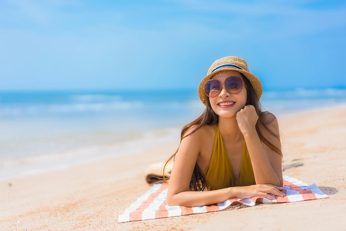 5 Risks of Sunbathing for Tanned Skin 