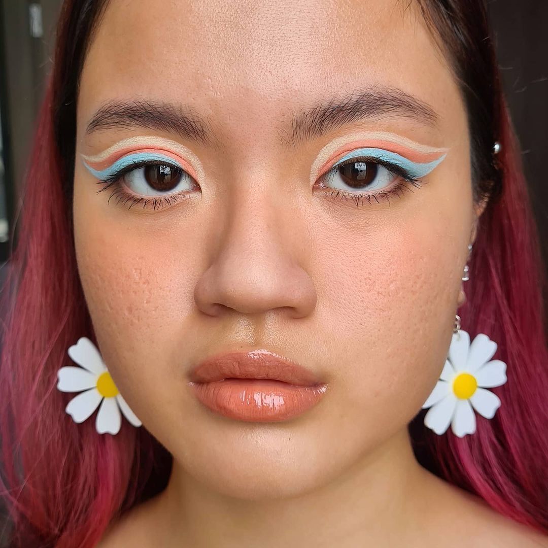 Beauty influencer Carolyn Lee creates unique makeup looks without hiding her skin. (Credit: instagram/carorolee)