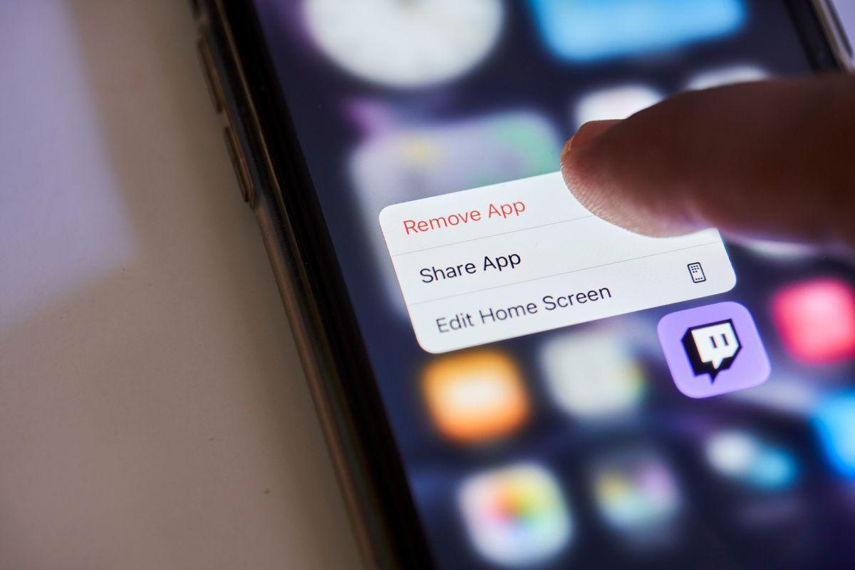 Uninstalling an app from mobile phone 