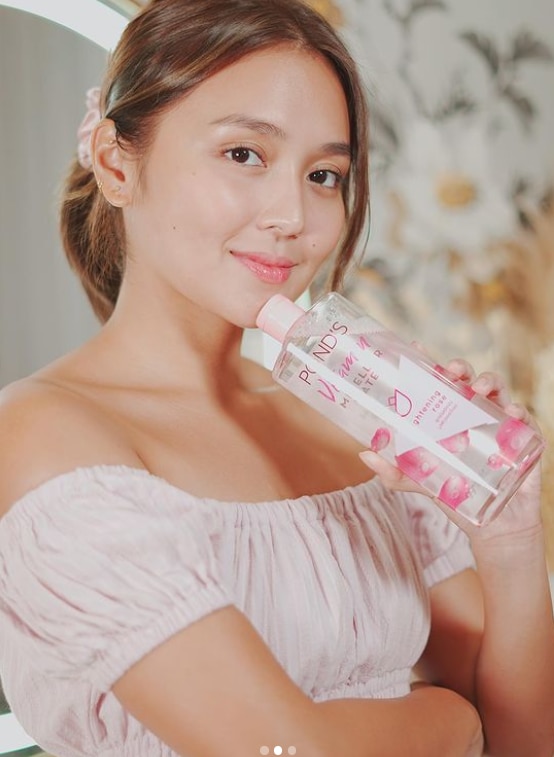 Kathryn Bernardo holding POND'S Micellar Water