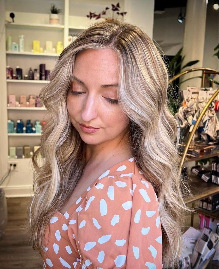 The Scandinavian highlights are a shortcut to brighten your face. (Pinterest.com/salondezen)