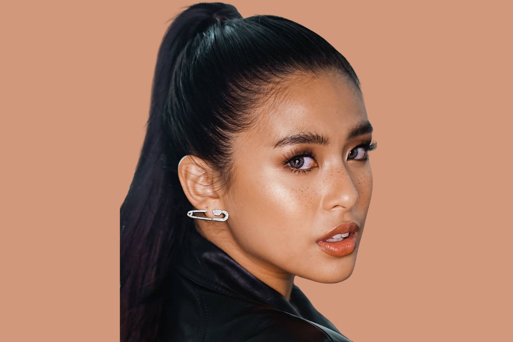 Here’s How to Do the “Faux Freckles” Trend on Morena Skin