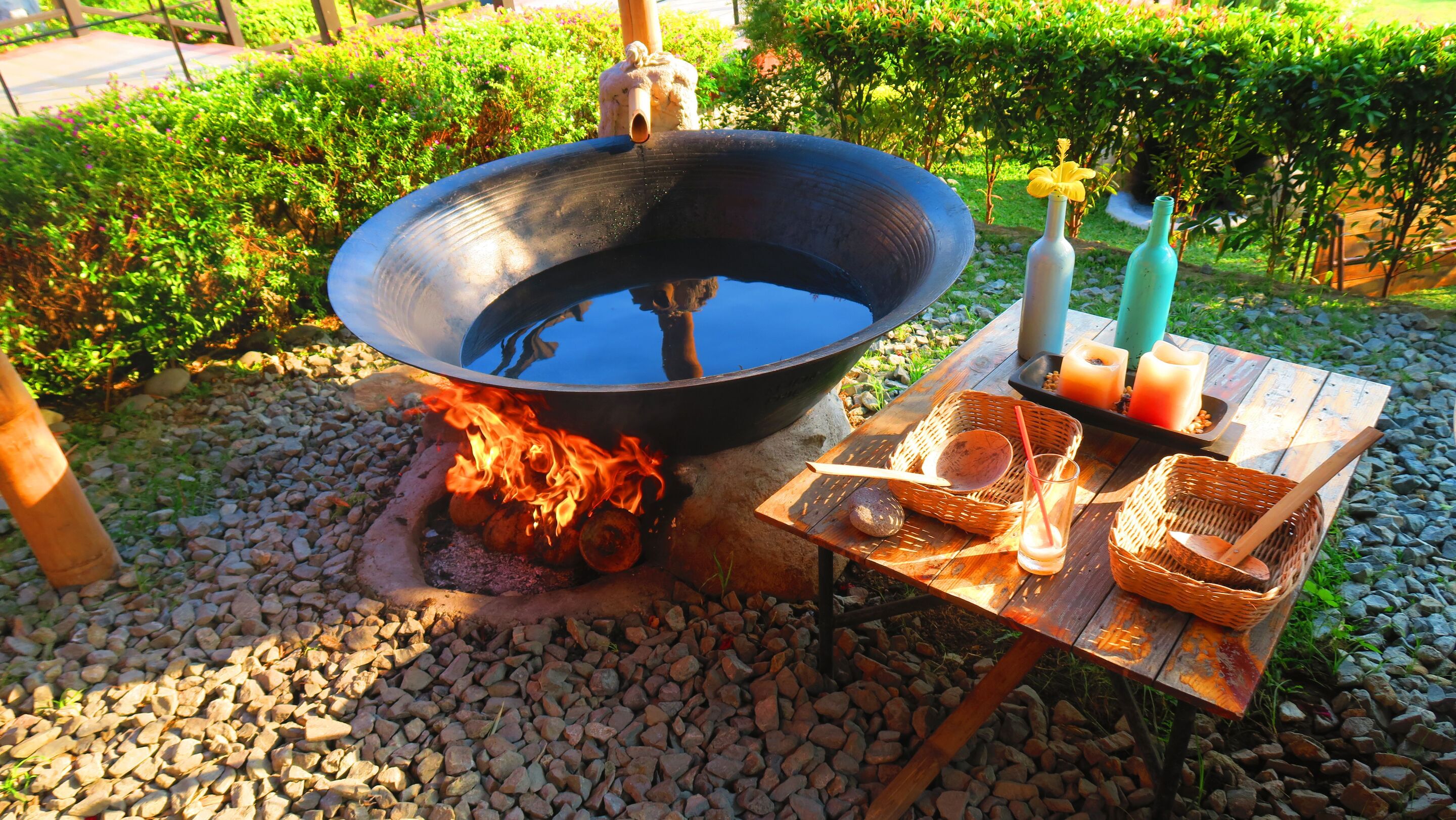 Kawa bath elements outdoors