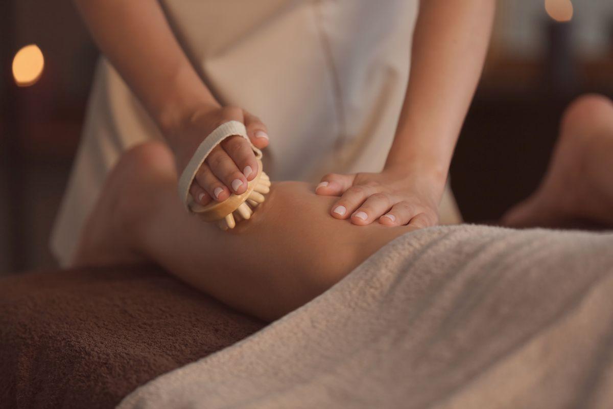 Body brushing at a spa 