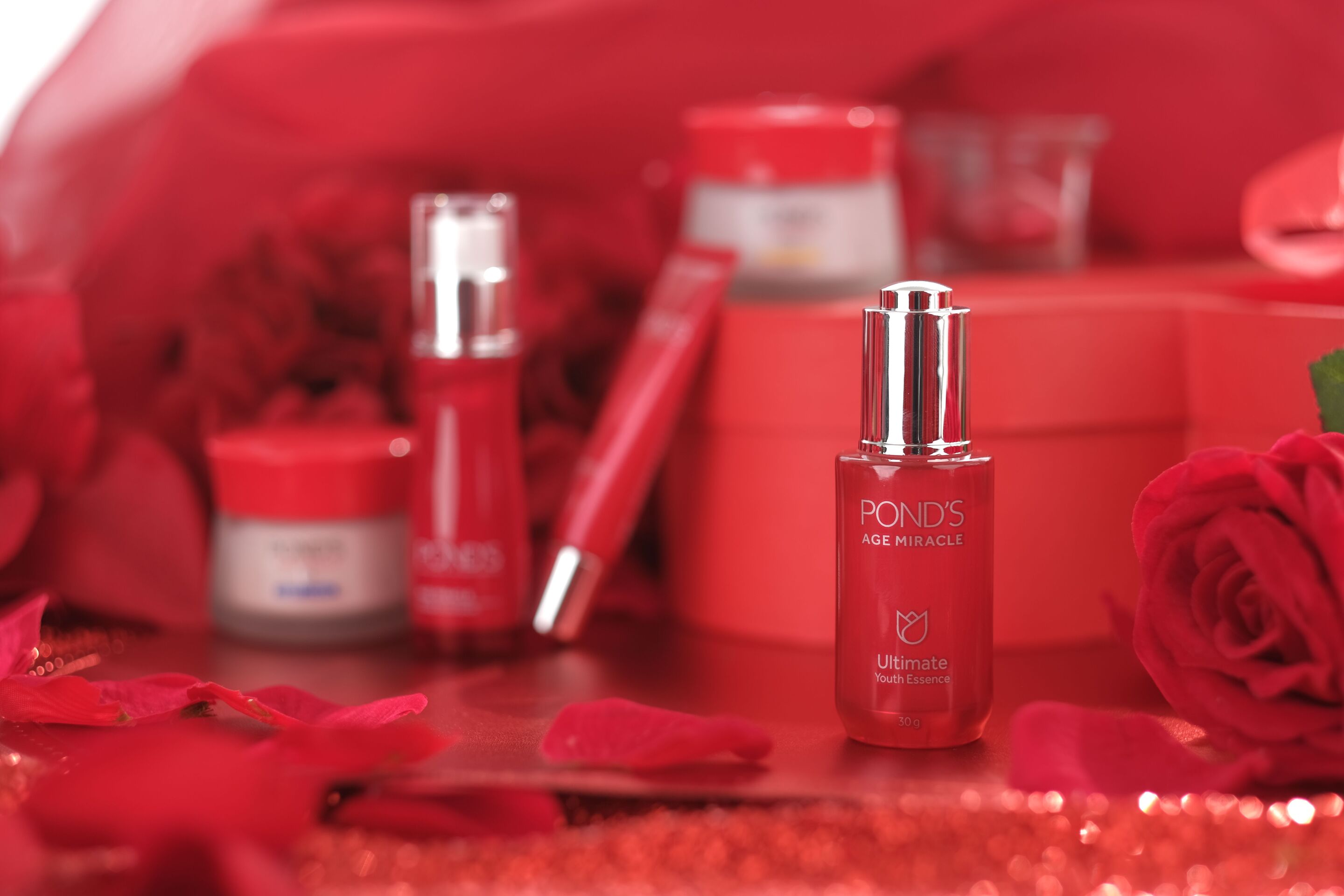 close up shot of pond's age miracle ultimate youth essence