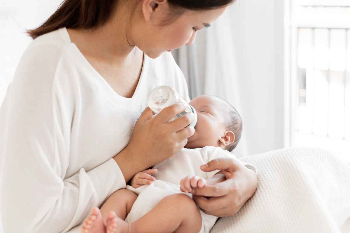 Be prepared to have at least four ready-to-use bottles available for feeding.