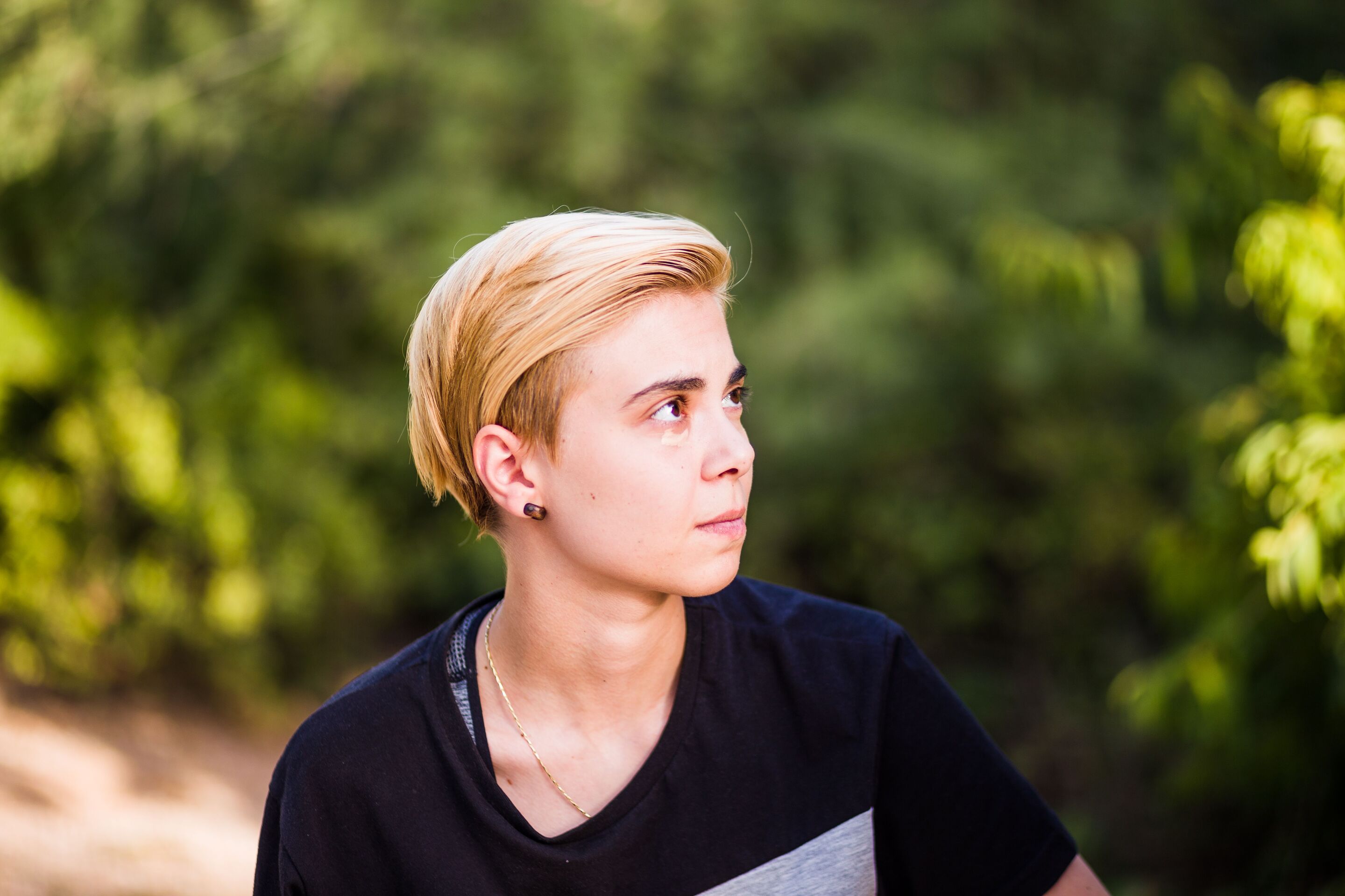 woman with short hair under the sun