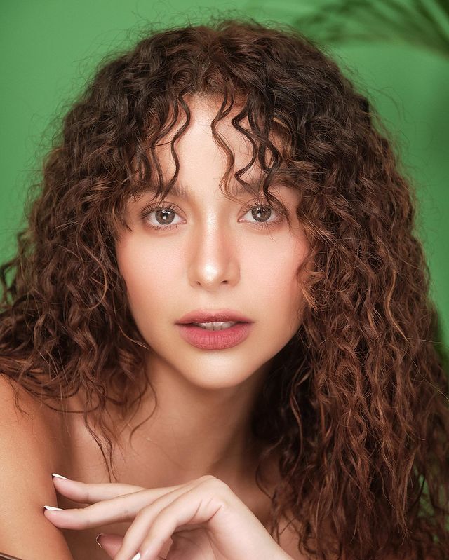 How to Cut Curtain Bangs for Curly Hair