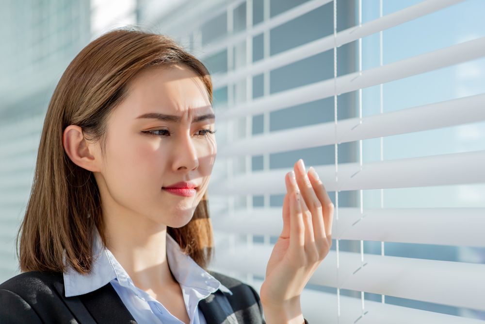 An Asian woman who just touched her oily skin