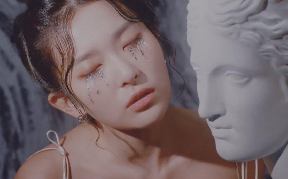 Red Velvet’s Seulgi’s eye makeup look