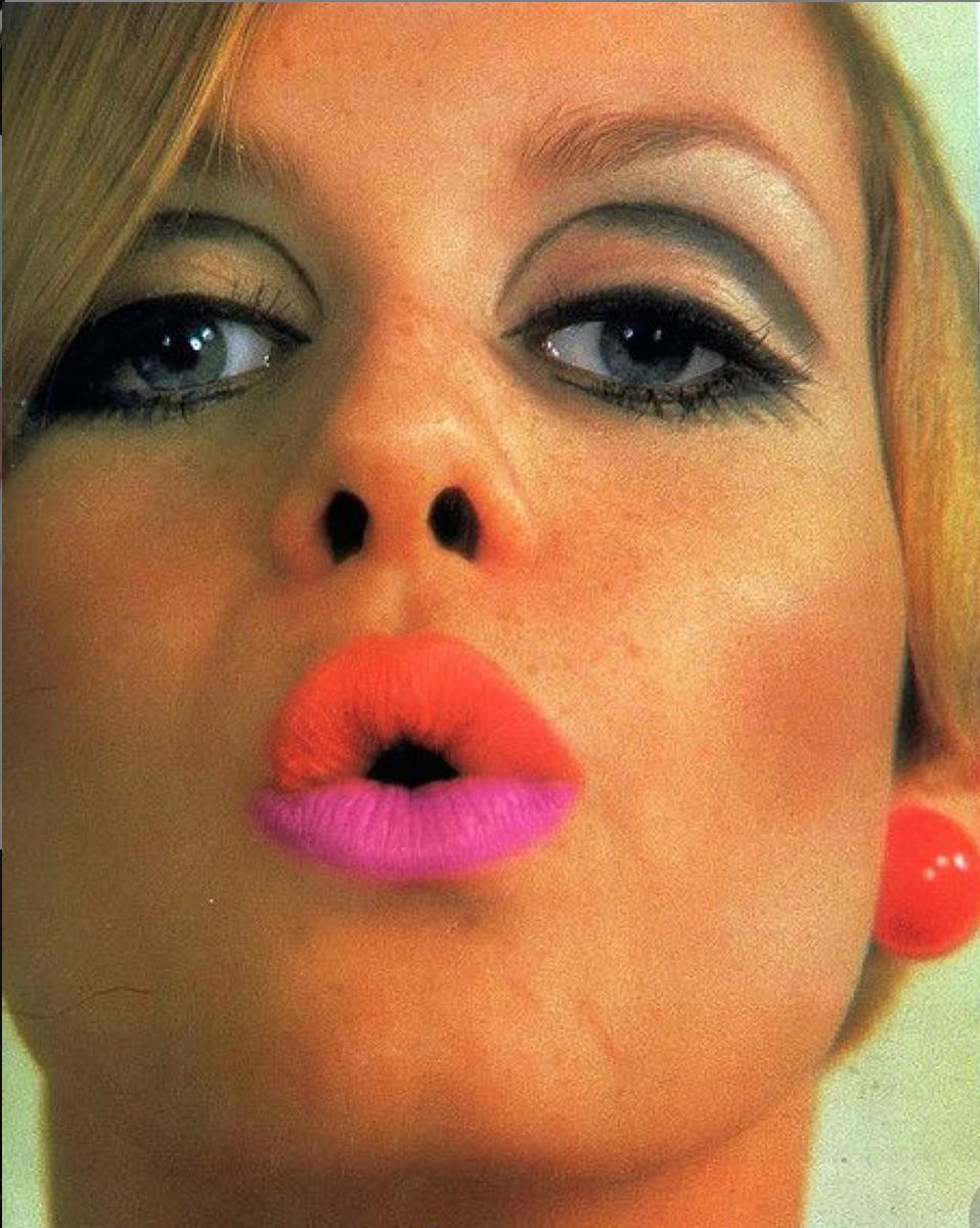 Twiggy’s signature eye makeup look
