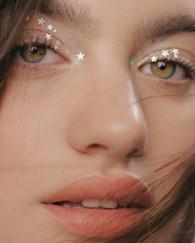 Rosie Huntington Whiteley’s shimmering eye makeup look