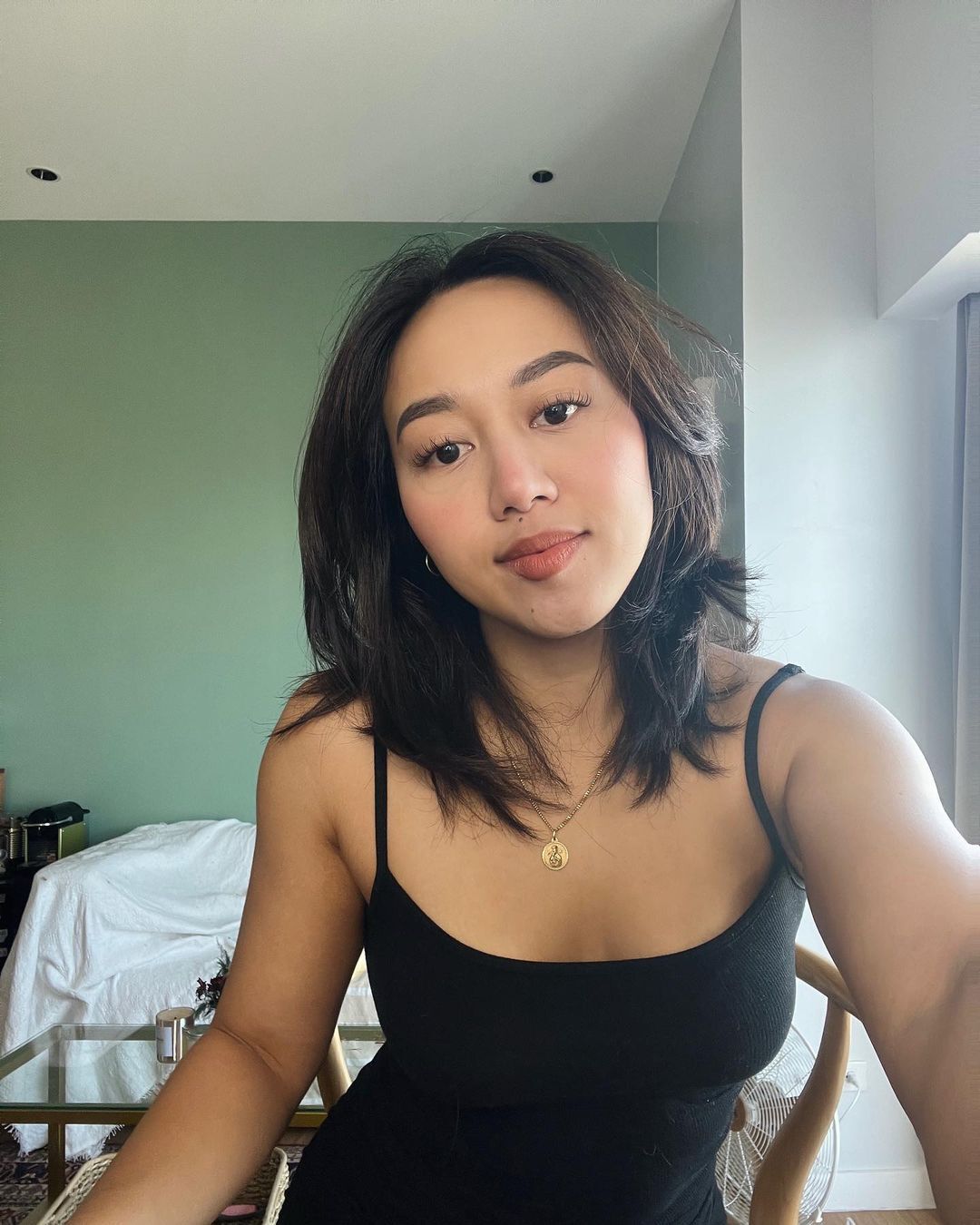 Love the ‘90s aesthetic? Try the Rachel haircut! (Instagram.com/hannahbacani_)