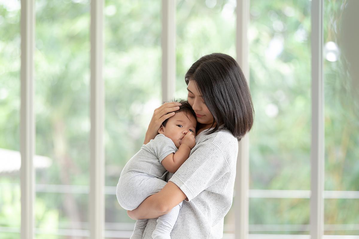 4 Tips on Managing Losing Hair Postpartum