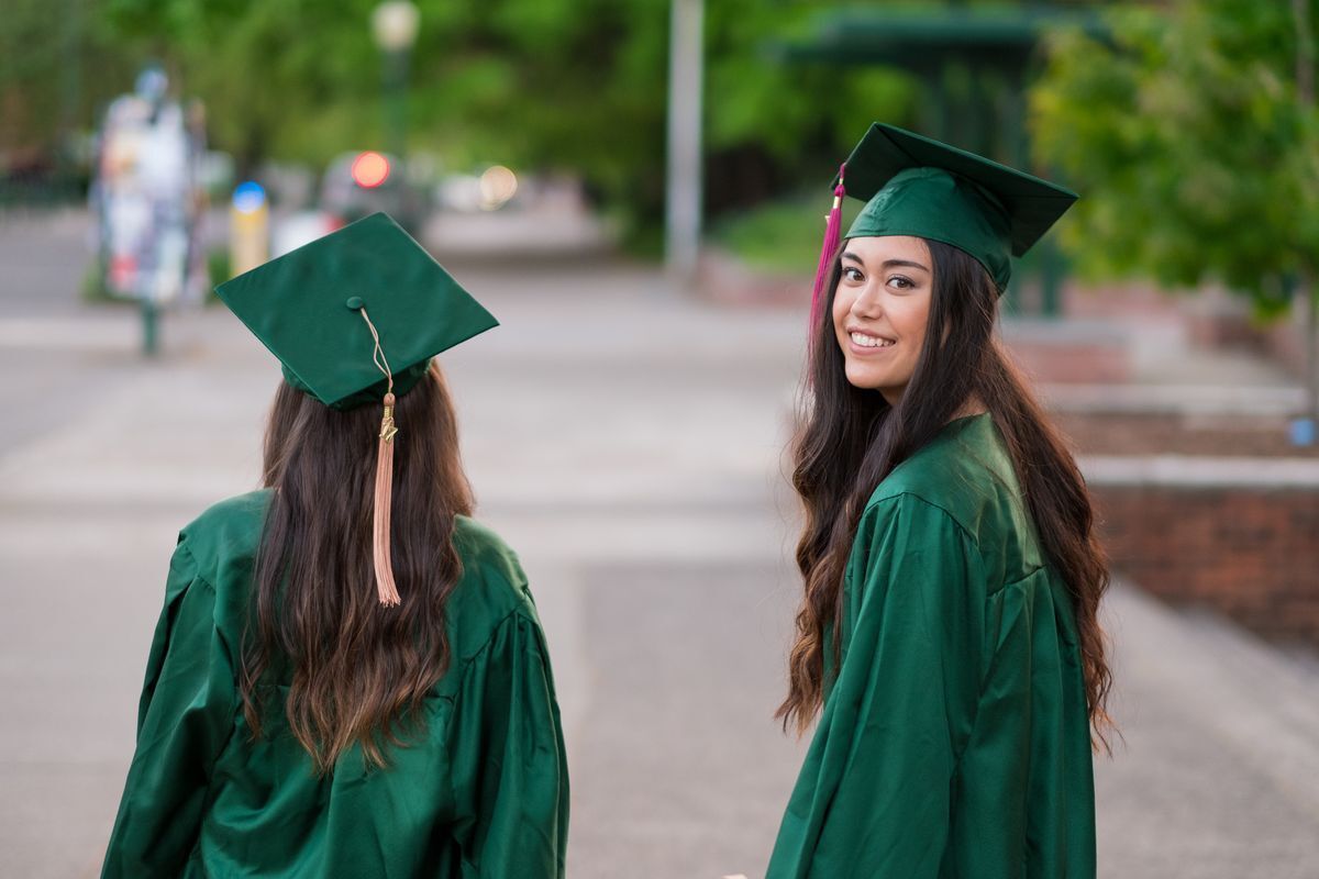 13 Timeless Hairstyles for Your Graduation Pictorial