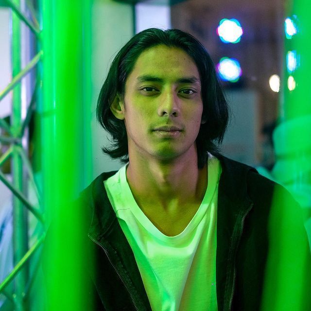 Luis Hontiveros with the bro flow hairstyle.