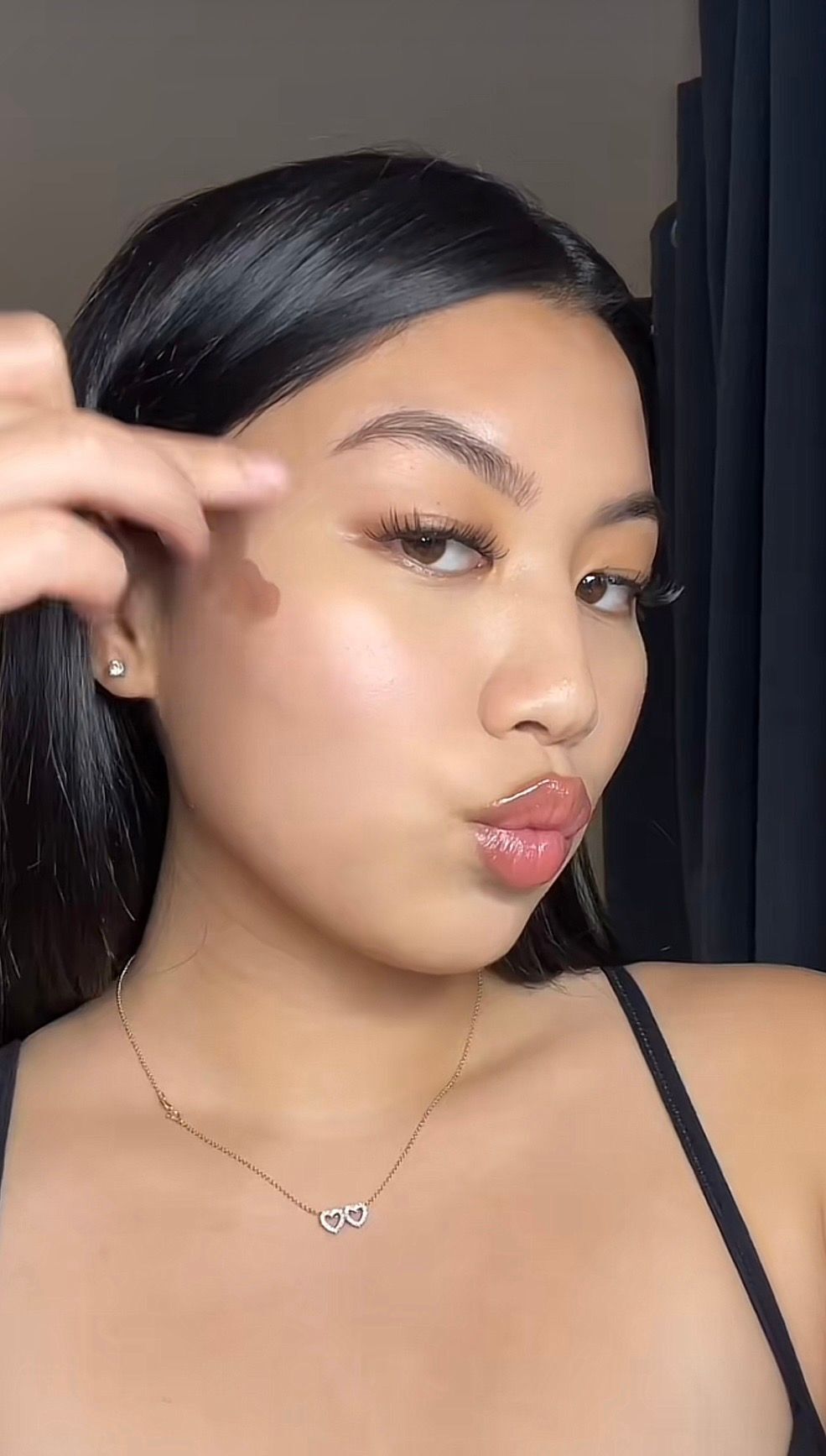 A portrait of woman showing how to contour round-shaped face.