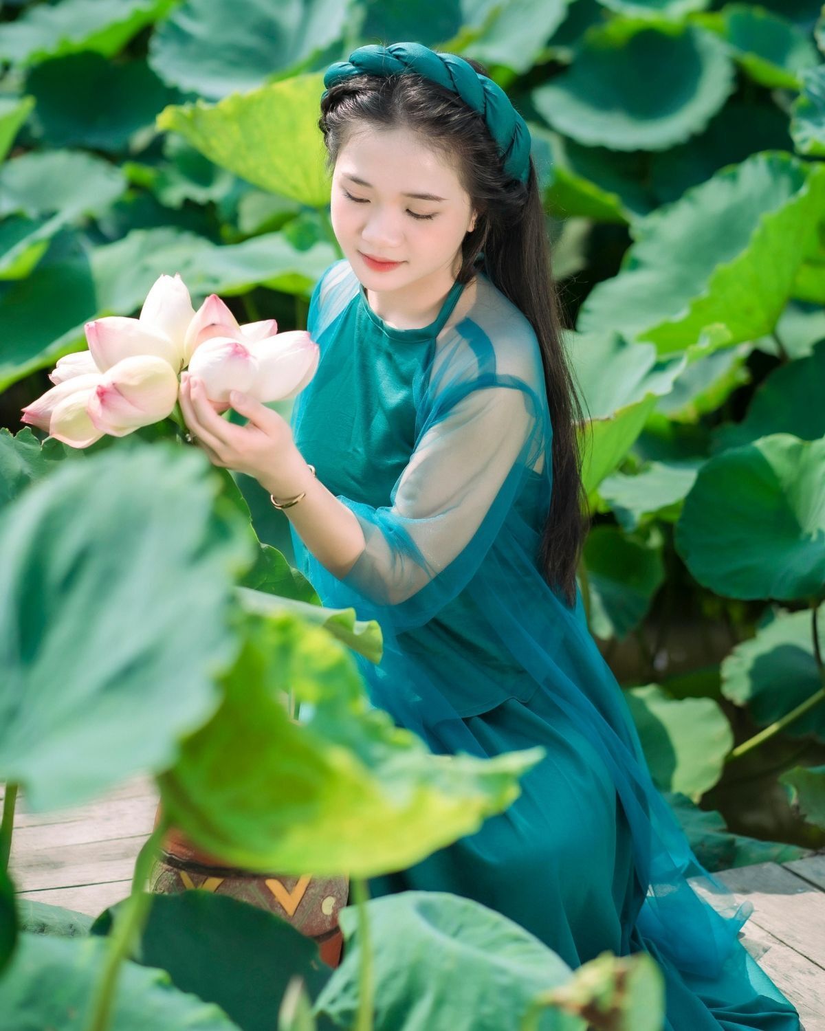 Kiểu tóc cô dâu đội mấn dài xõa tự nhiên