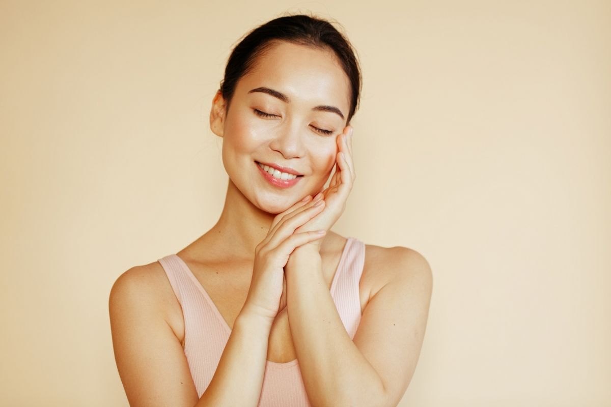 niacinamide có tác dụng kiềm dầu, se khít lỗ chân lông