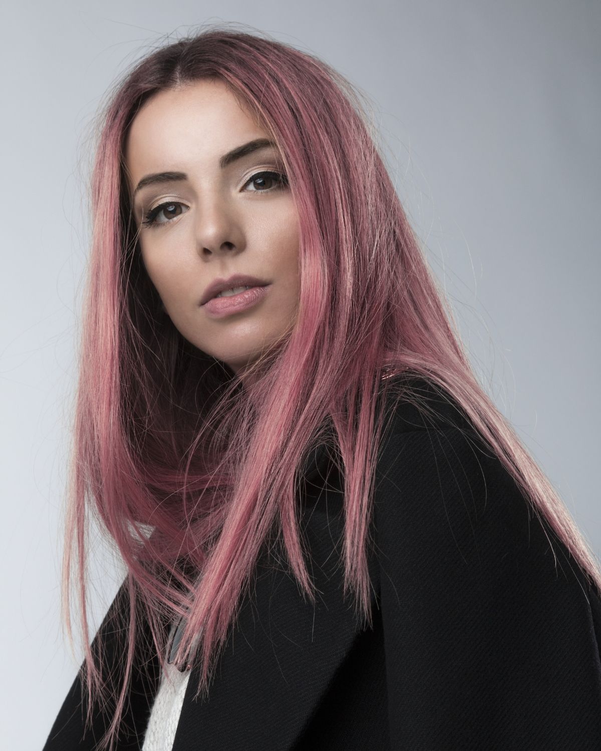 tóc màu hồng khói