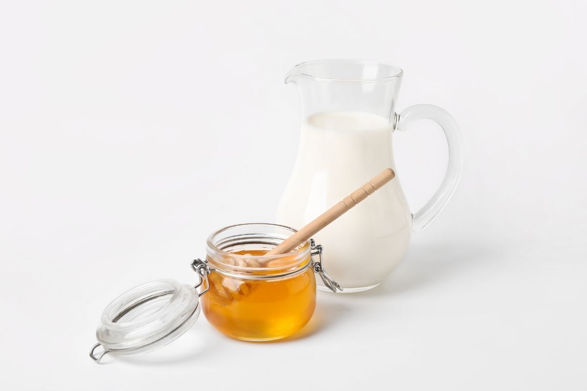 cách làm mềm tóc rễ tre sữa và mật ong