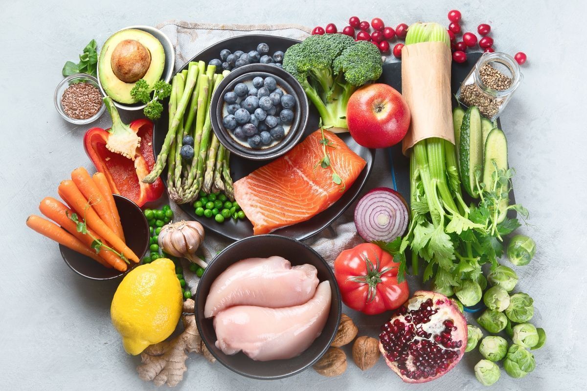 bị mụn không nên ăn gì hãy chọn thực phẩm tươi sống