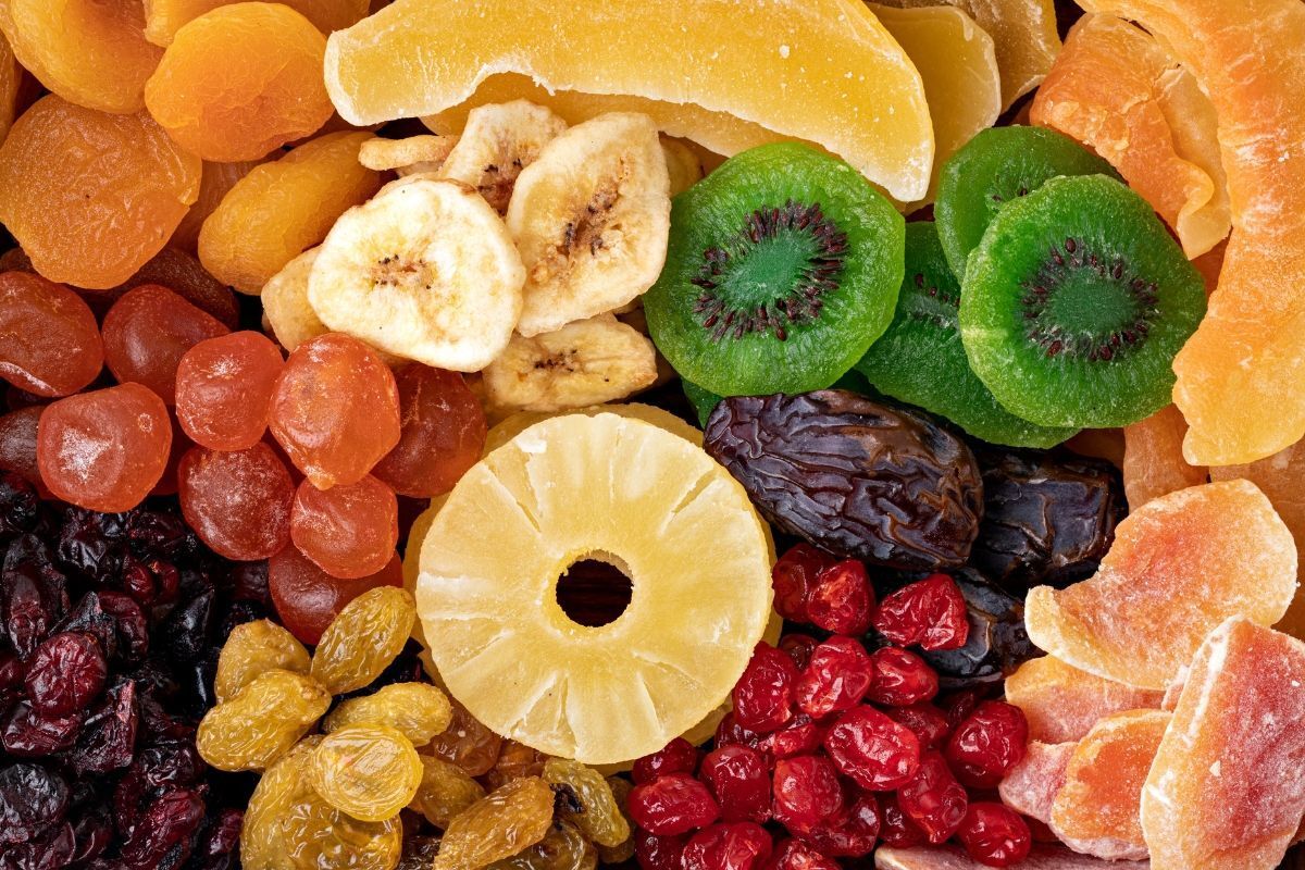 bị mụn không nên ăn gì trái cây sấy khô