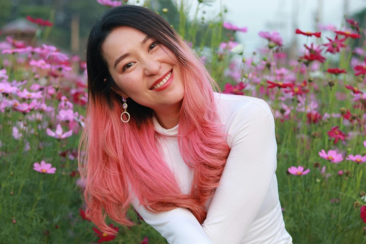 Nhuộm ombre đen hồng cho da trắng