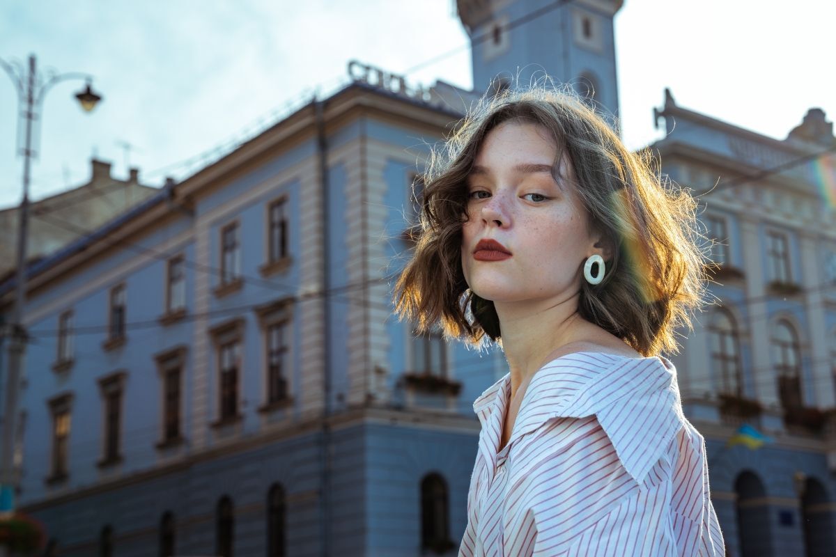 tóc ngắn nữ mặt tròn tóc ngắn không mái xoăn nhẹ