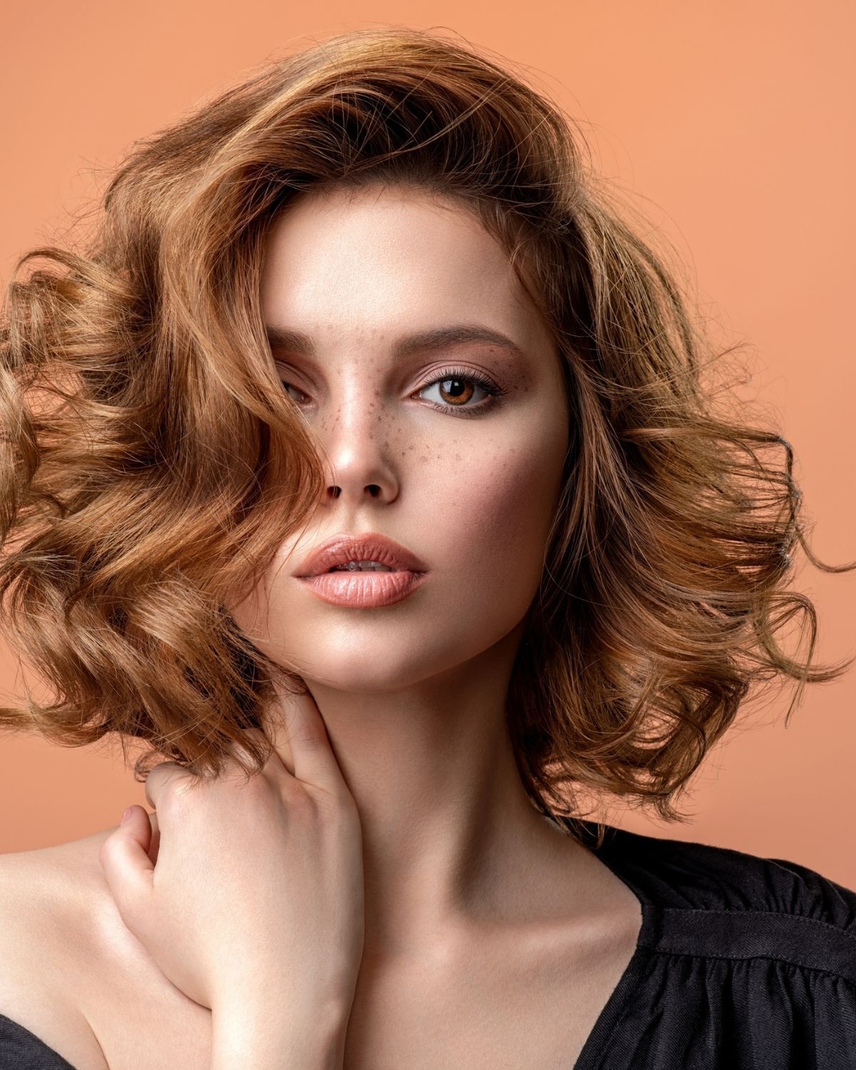 tóc ngắn nữ mặt tròn tóc ngắn mái dài uốn xoăn