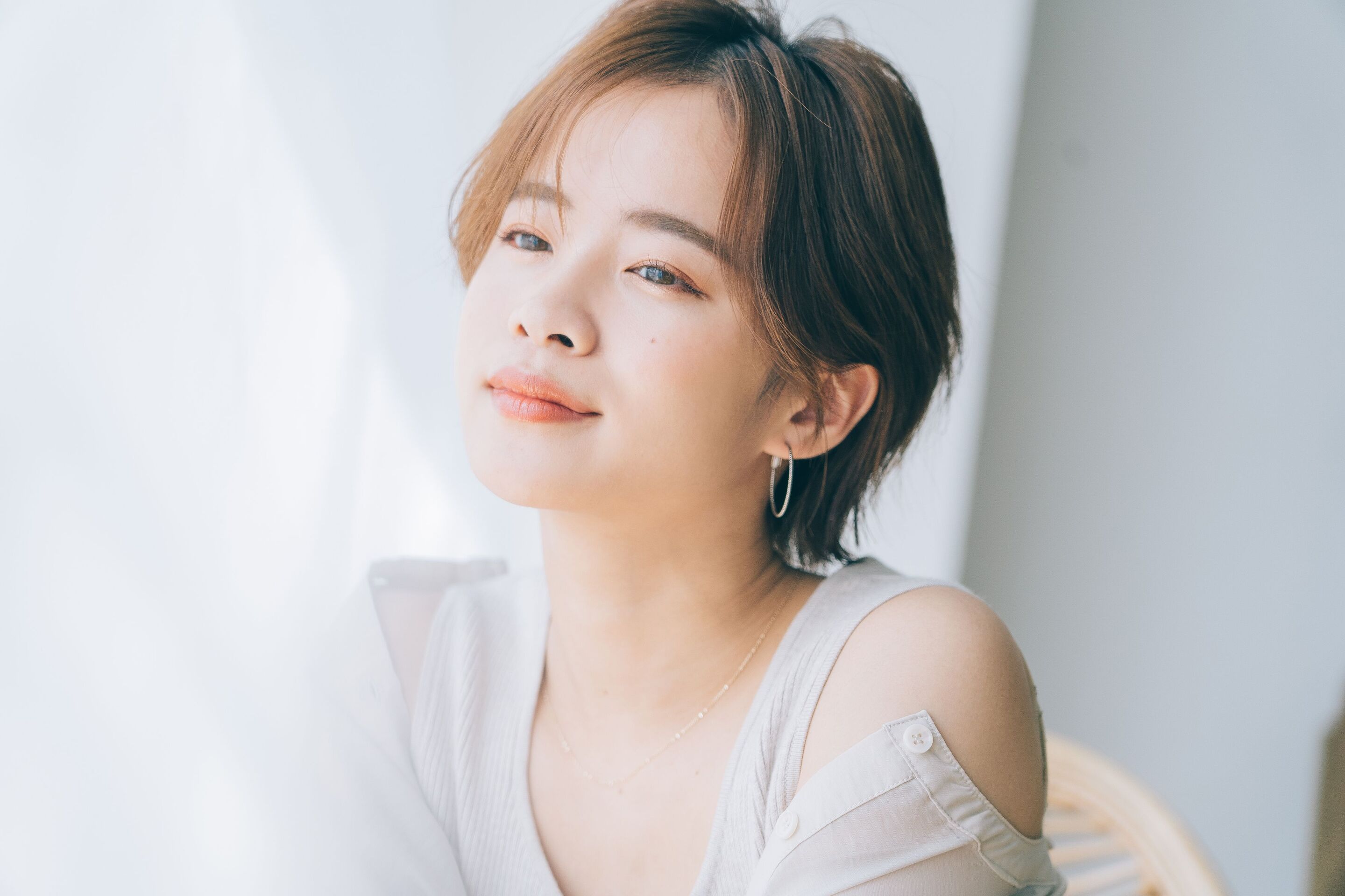 tóc ngắn cho mặt tròn tóc ngắn mái bay