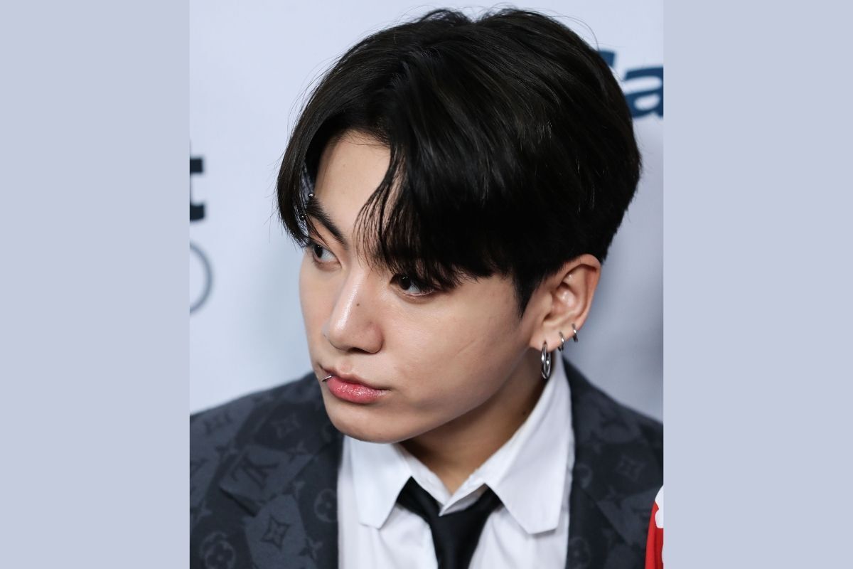 Jungkook (BTS) và những kiểu tóc nam đẹp làm tan chảy trái tim triệu fan girl Jungkook tóc rẽ ngôi