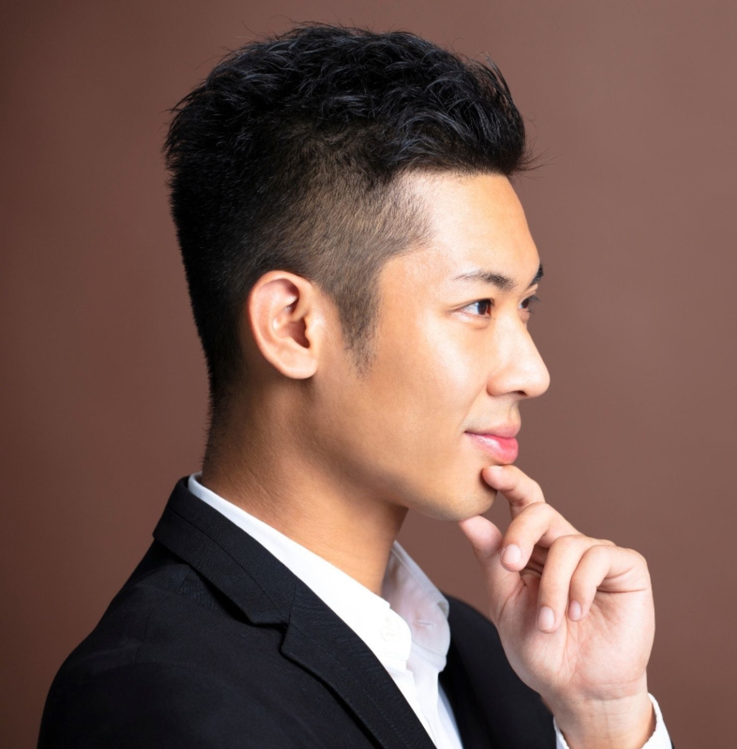 kiểu tóc undercut ngắn nam cho mặt tròn 