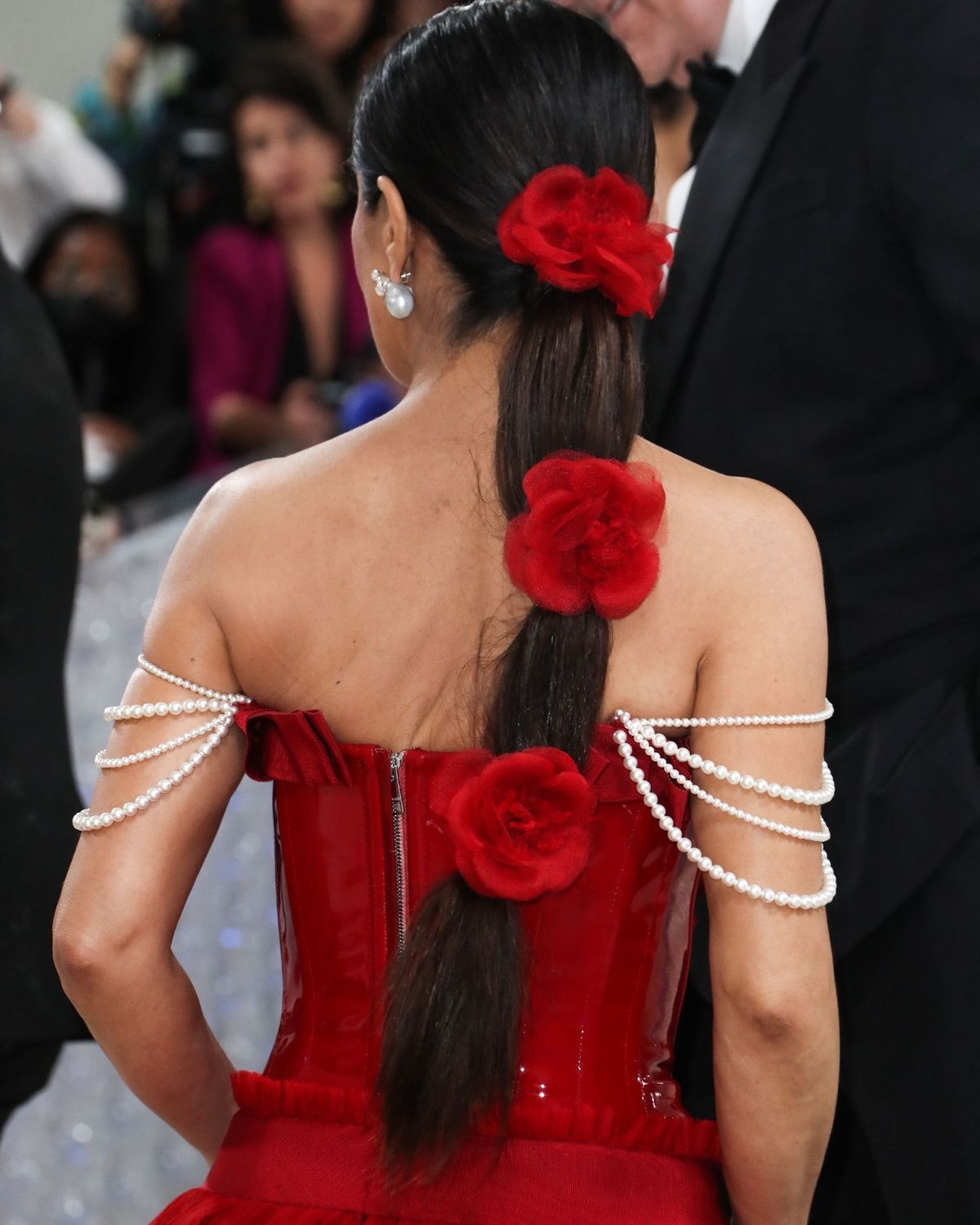 Cột tóc nhiều tầng