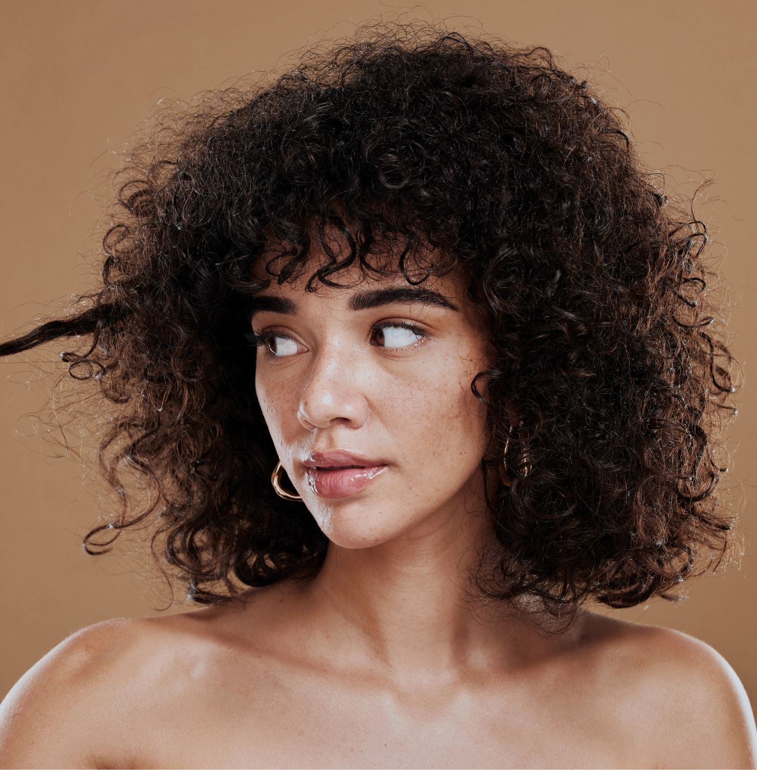 Kiểu tóc nữ 2024 tóc xoăn hippie ngắn