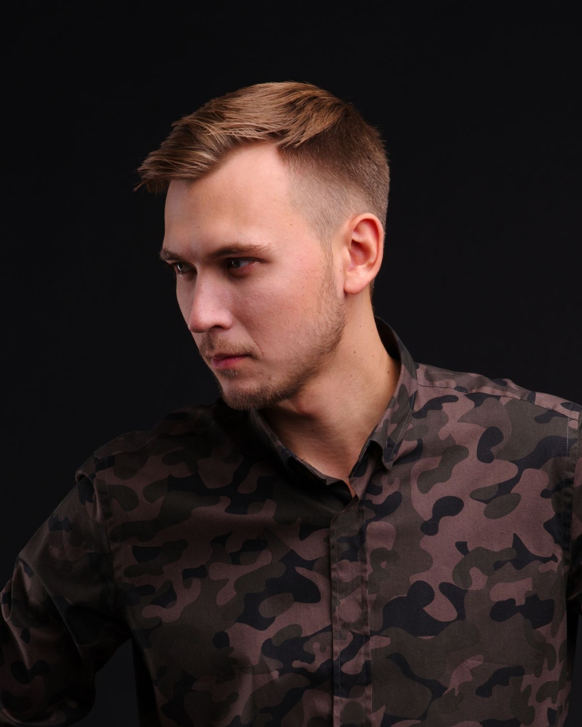 Kiểu tóc short quiff ngắn