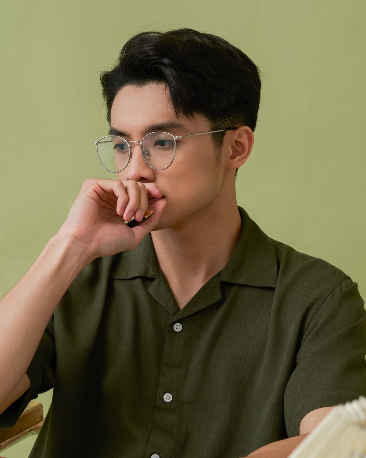 Kiểu tóc short quiff rẽ ngôi 7/3