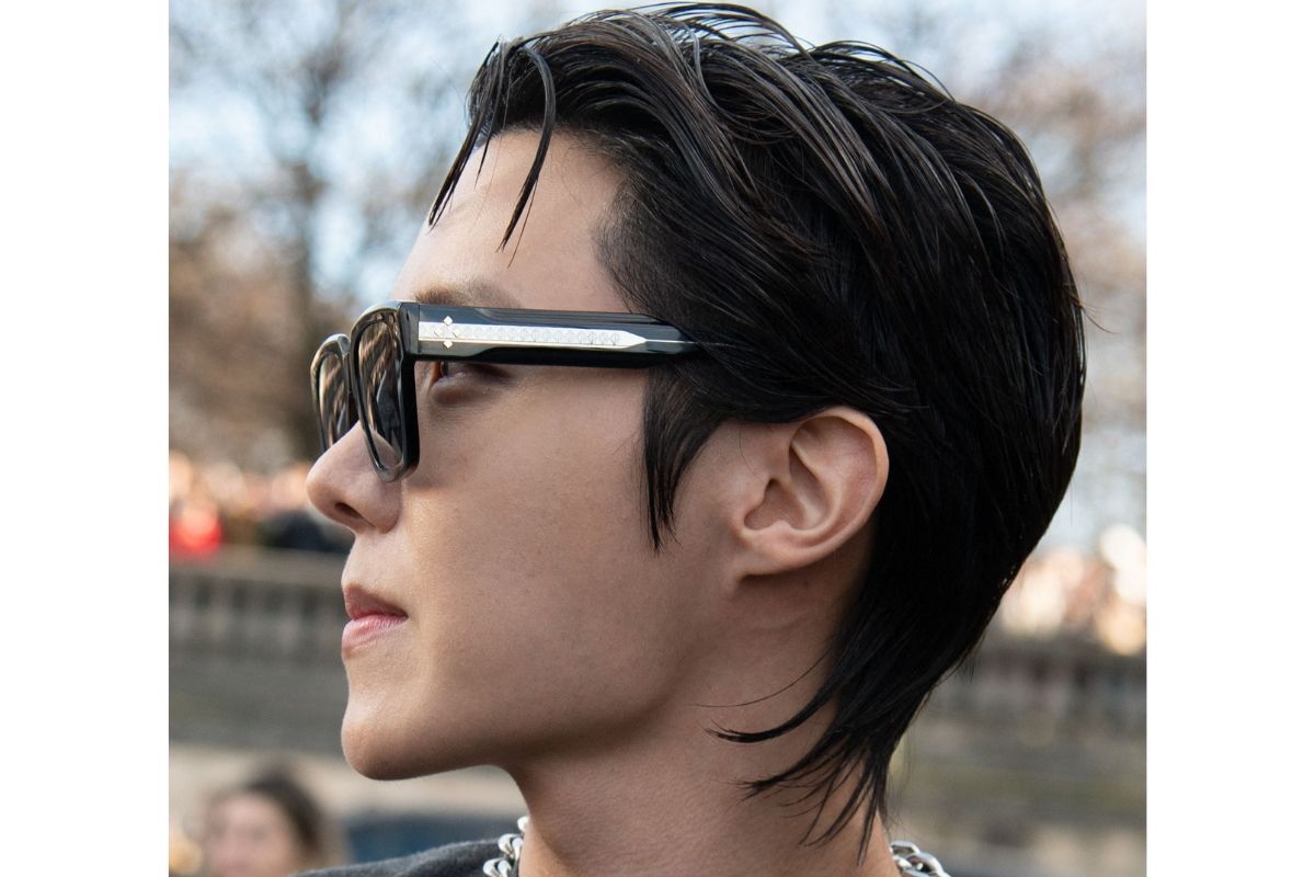 Tóc Sơn Tùng chàng trai đeo kính râm ảnh chụp ngoài trời