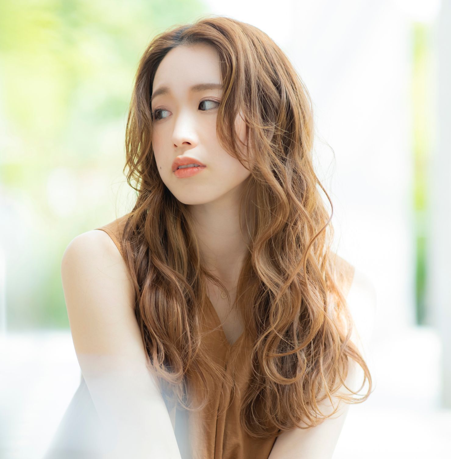Tóc layer uốn Hippie cho nữ mặt tròn to