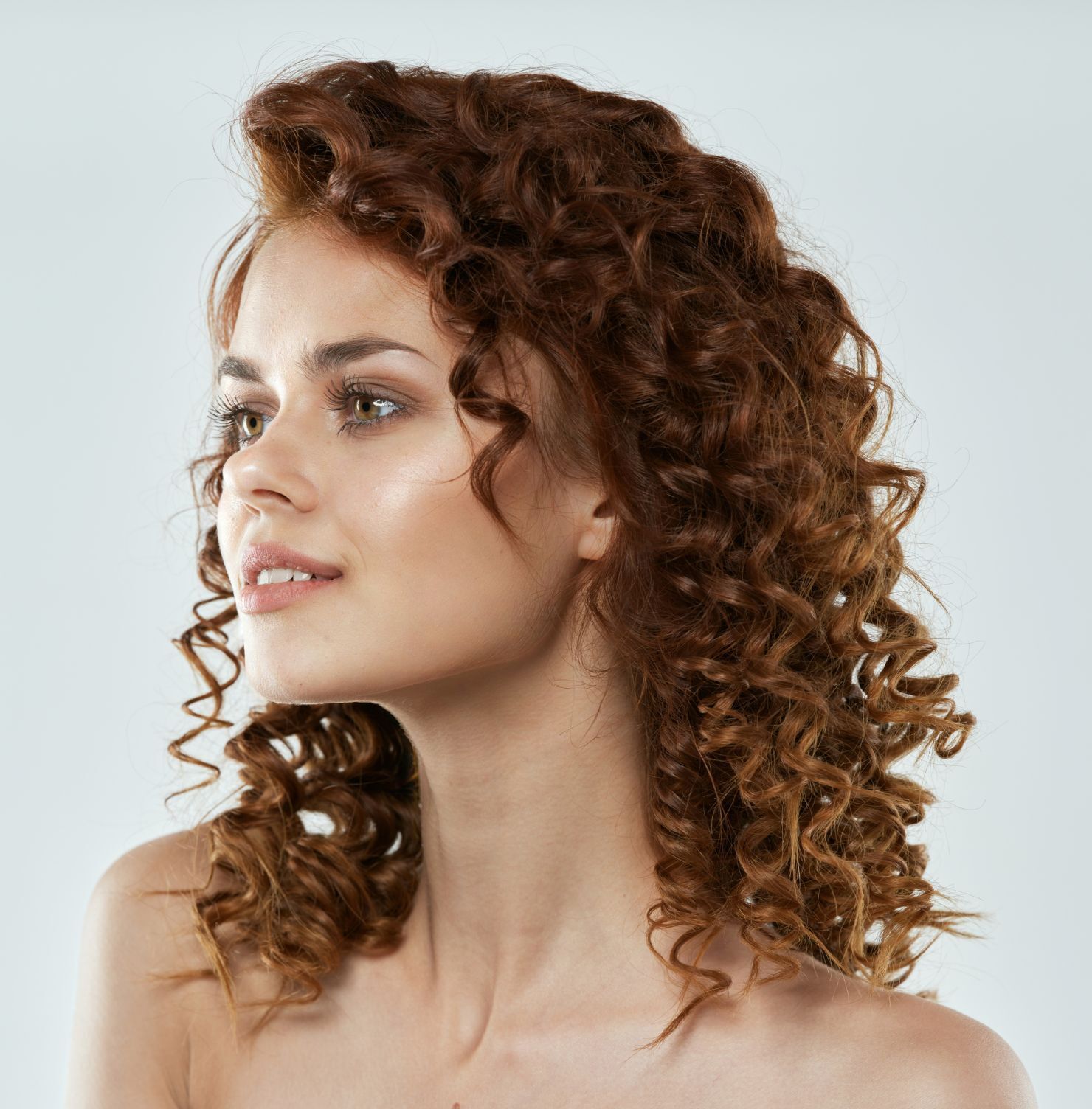 Tóc xoăn hippie hợp cho mặt vuông