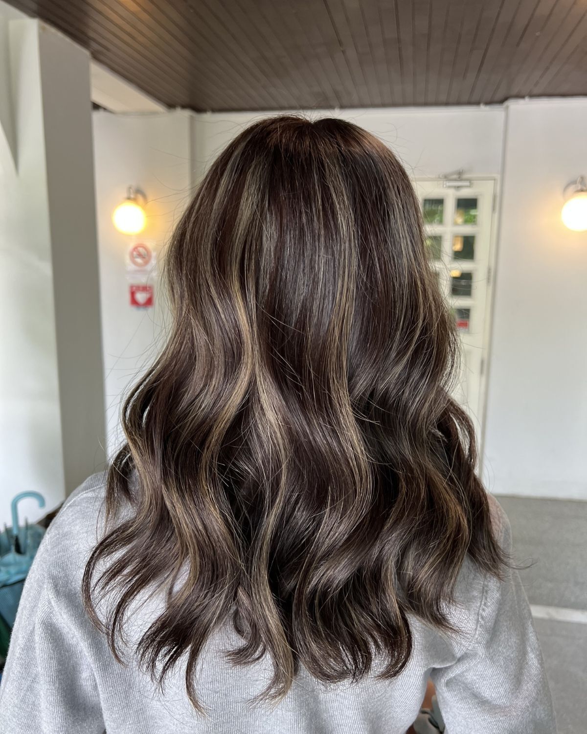 tóc gẩy light trên nền tóc đen 