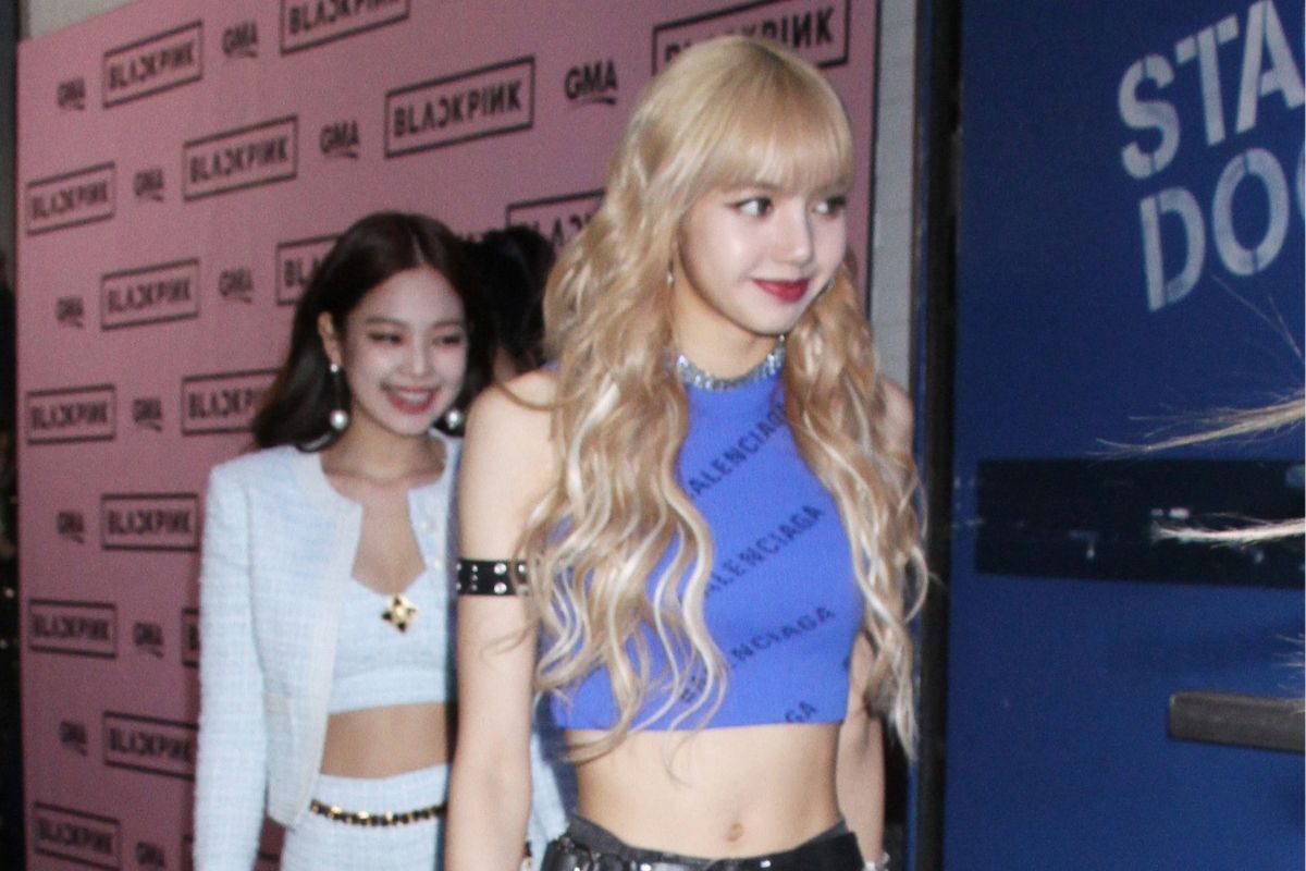 Kiểu tóc Lisa Blackpink tóc màu vàng xoăn sóng nước